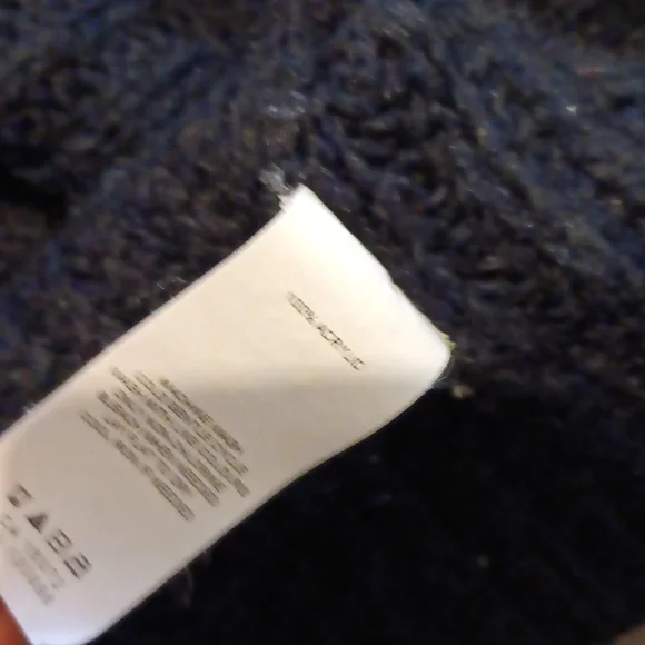 Cable knit sweater - Picture 5 of 7